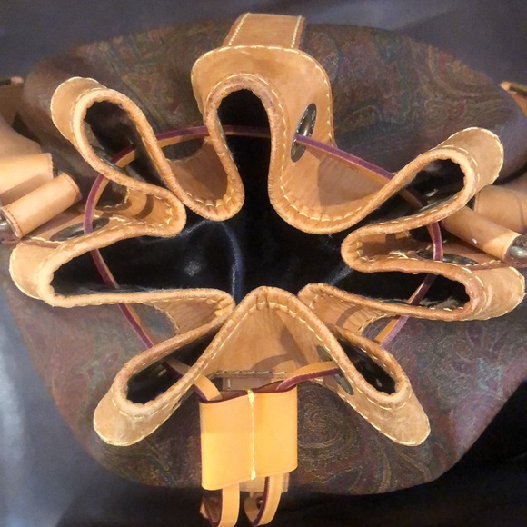 W ETRO Milano Red Paisley Vachetta Leather Drawstring Bucket Shoulder Bag - Picture 10 of 17